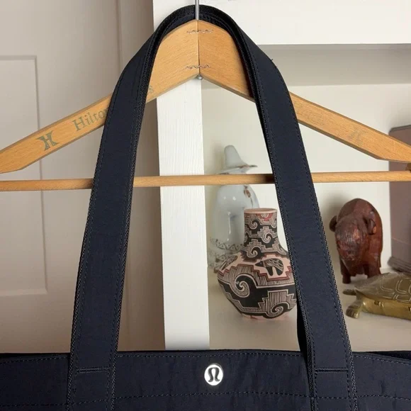 Lululemon Daily Multi-Pocket Tote Bag 20L - Picture 7 of 13